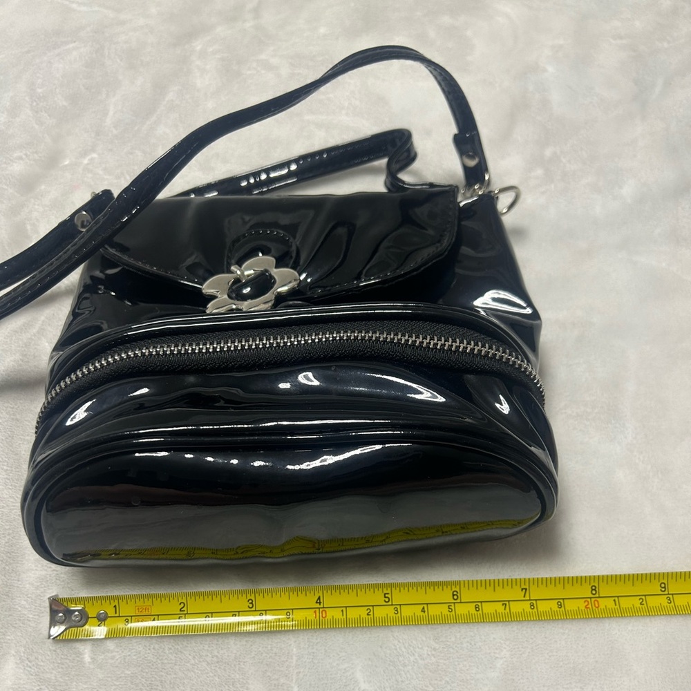 Small Black shiny hand bag shoulder purse - Picture 7 of 9